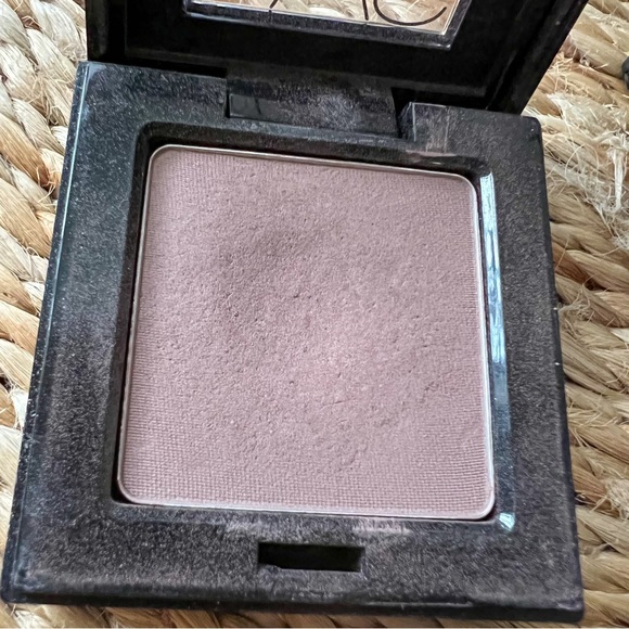 Victoria’s Secret makeup Eyeshadow/Cheek Blush/Illuminator Makeup Bundle - Picture 5 of 8